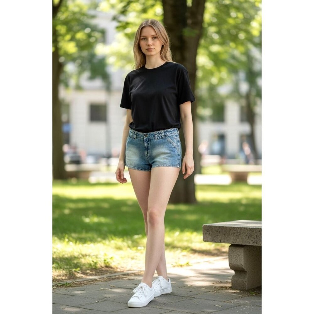 Garage Low Rise Women's Jean Shorts Light Wash Size 11